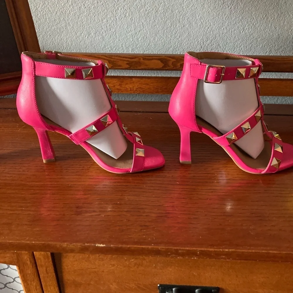Torrid fuschia studded Sandal heels NWT Size 8WW